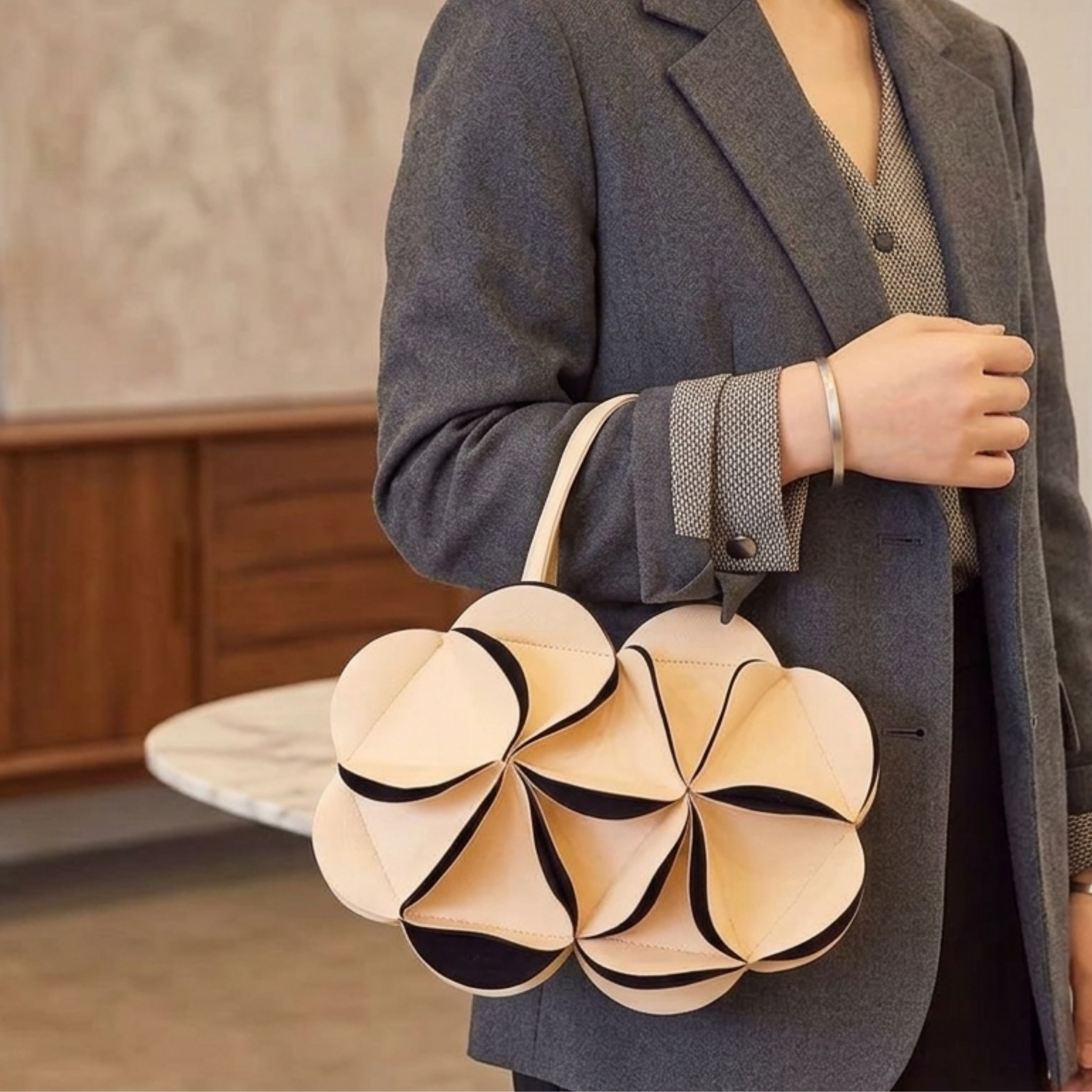 Rosethorne Handtasche aus echtem Leder mit Blumenmuster