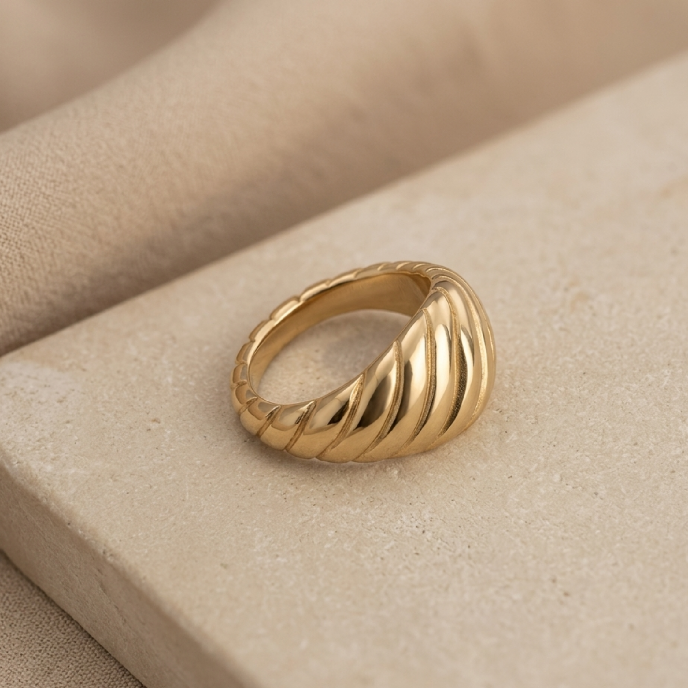 Ariesse Croissant Curve Ring