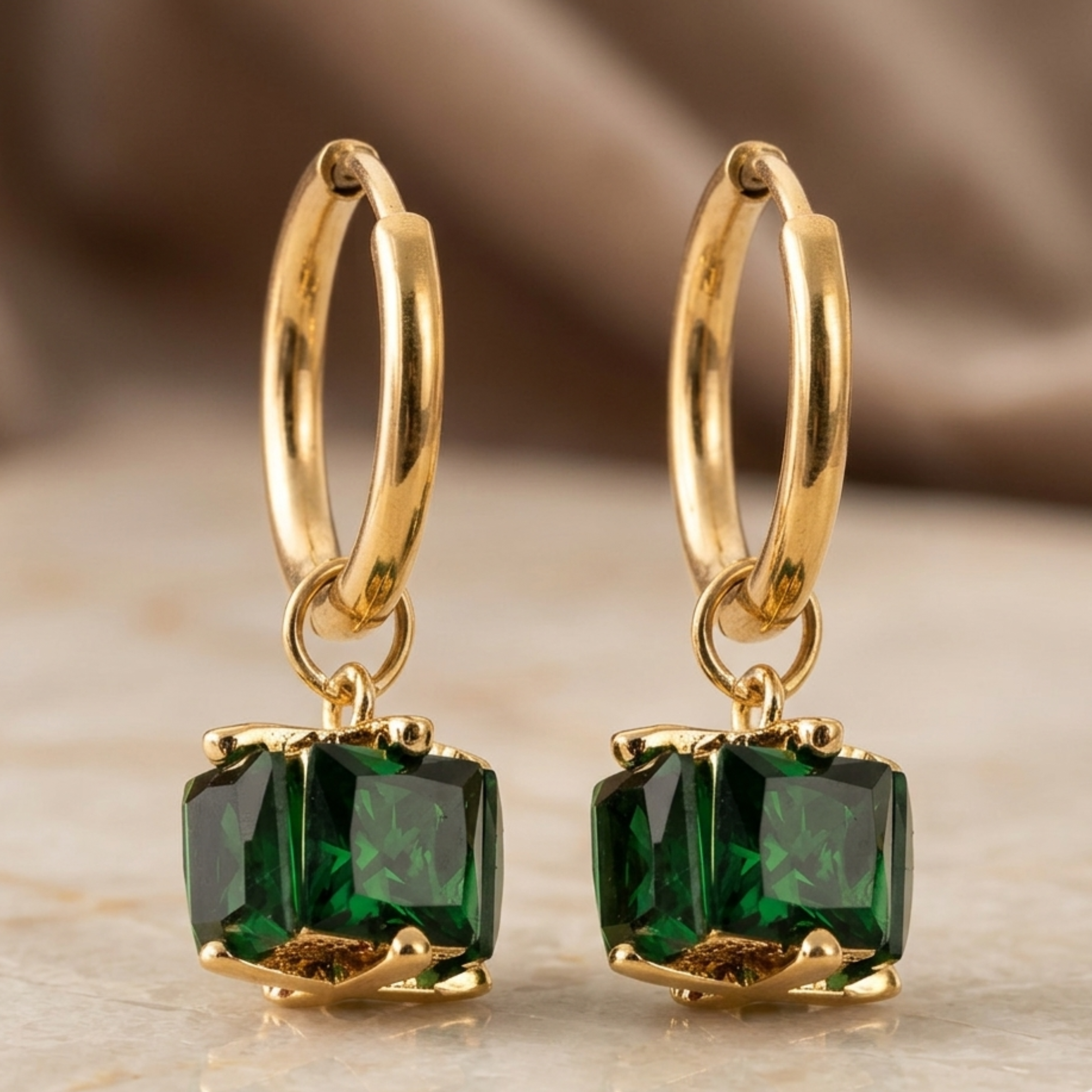 Ovelia Emerald Hängende Creolen