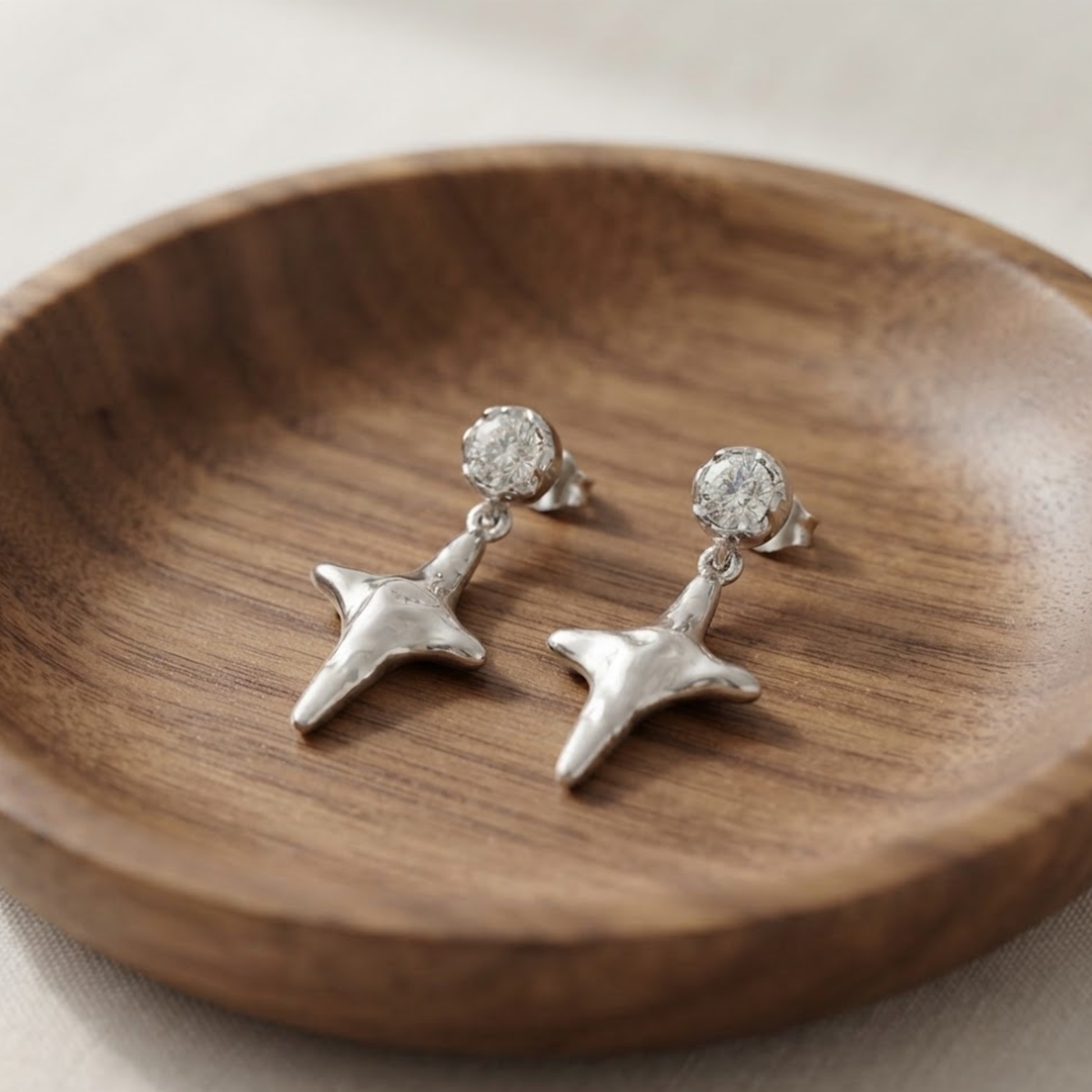 Celebyia Four-Point Star Earrings