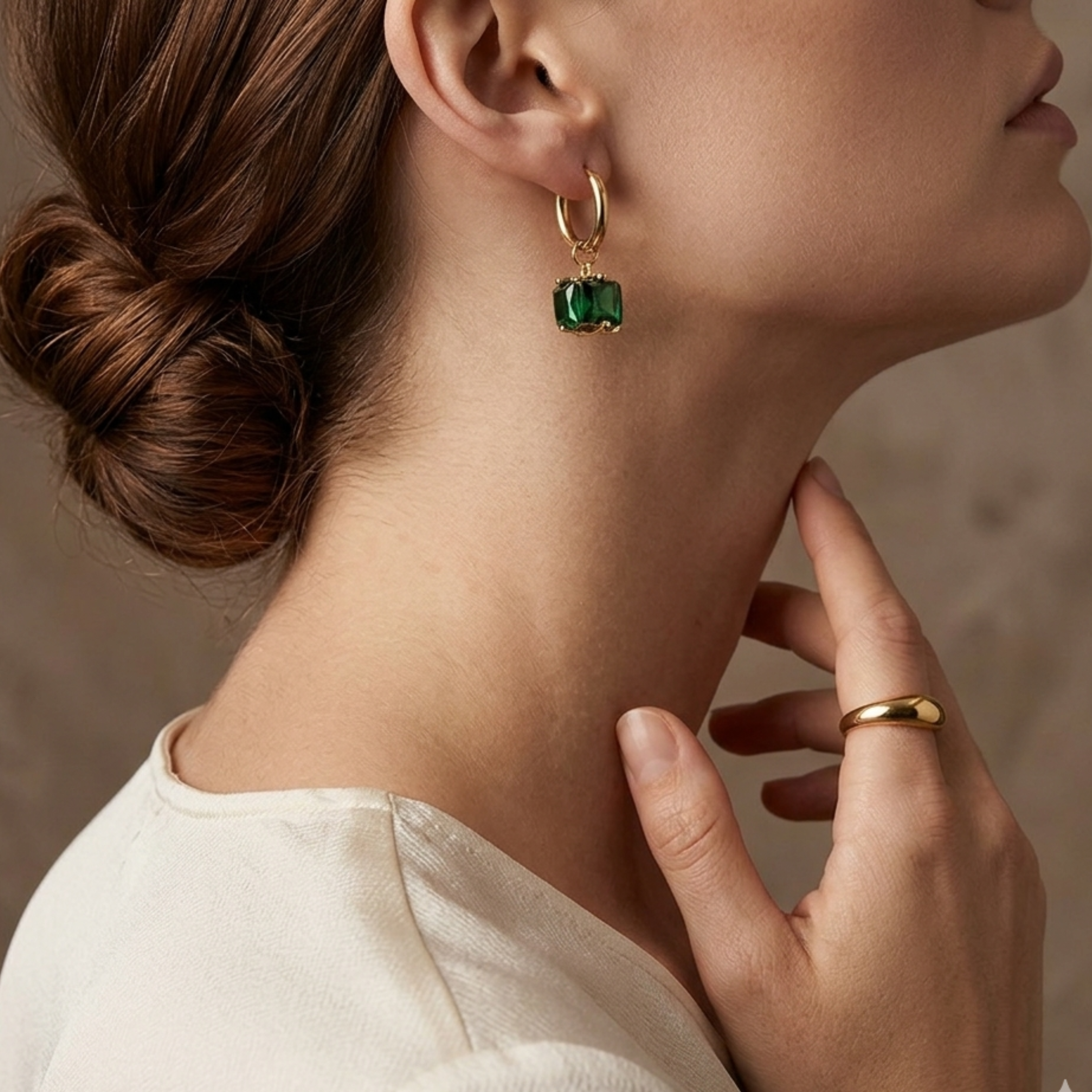 Ovelia Emerald Hängende Creolen