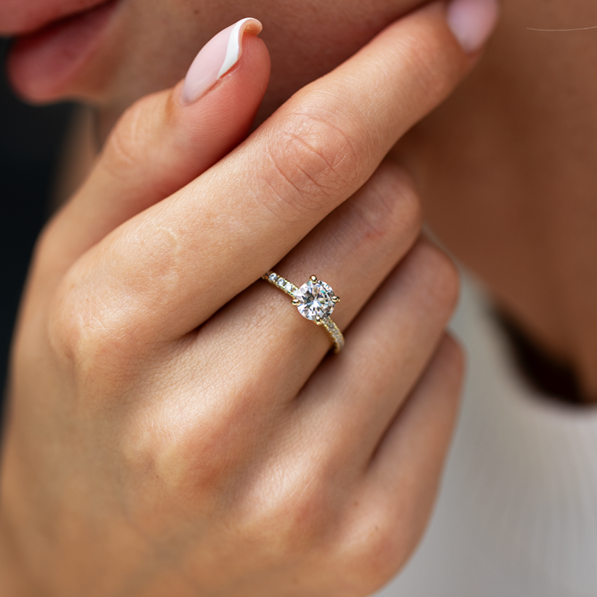 Exquisite Precious Metal Ring with Brilliant Center Stone