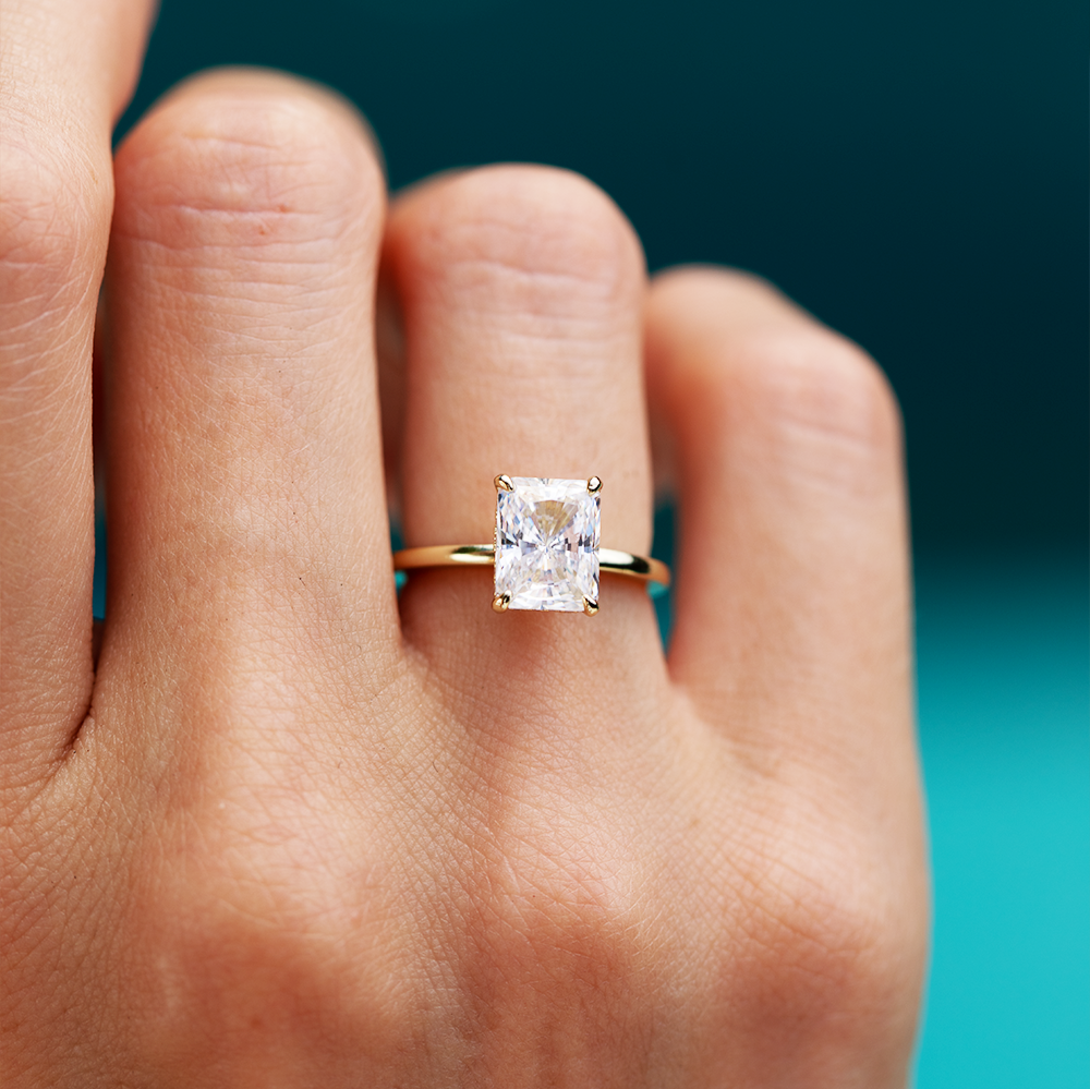 Glänzender Glanz Moissanite Solitär Goldring