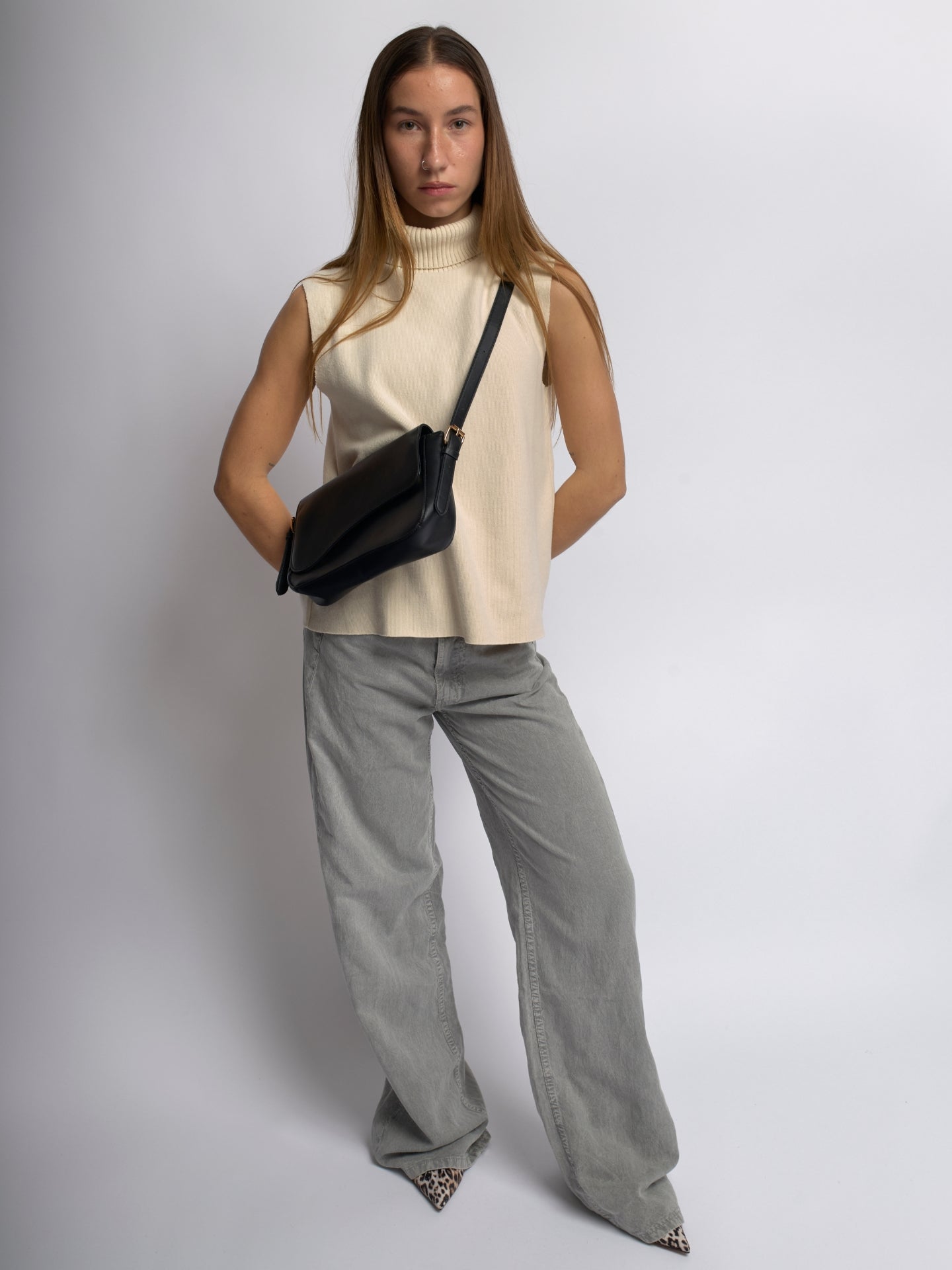Saraya Crescent Veganes Leder Schultertasche