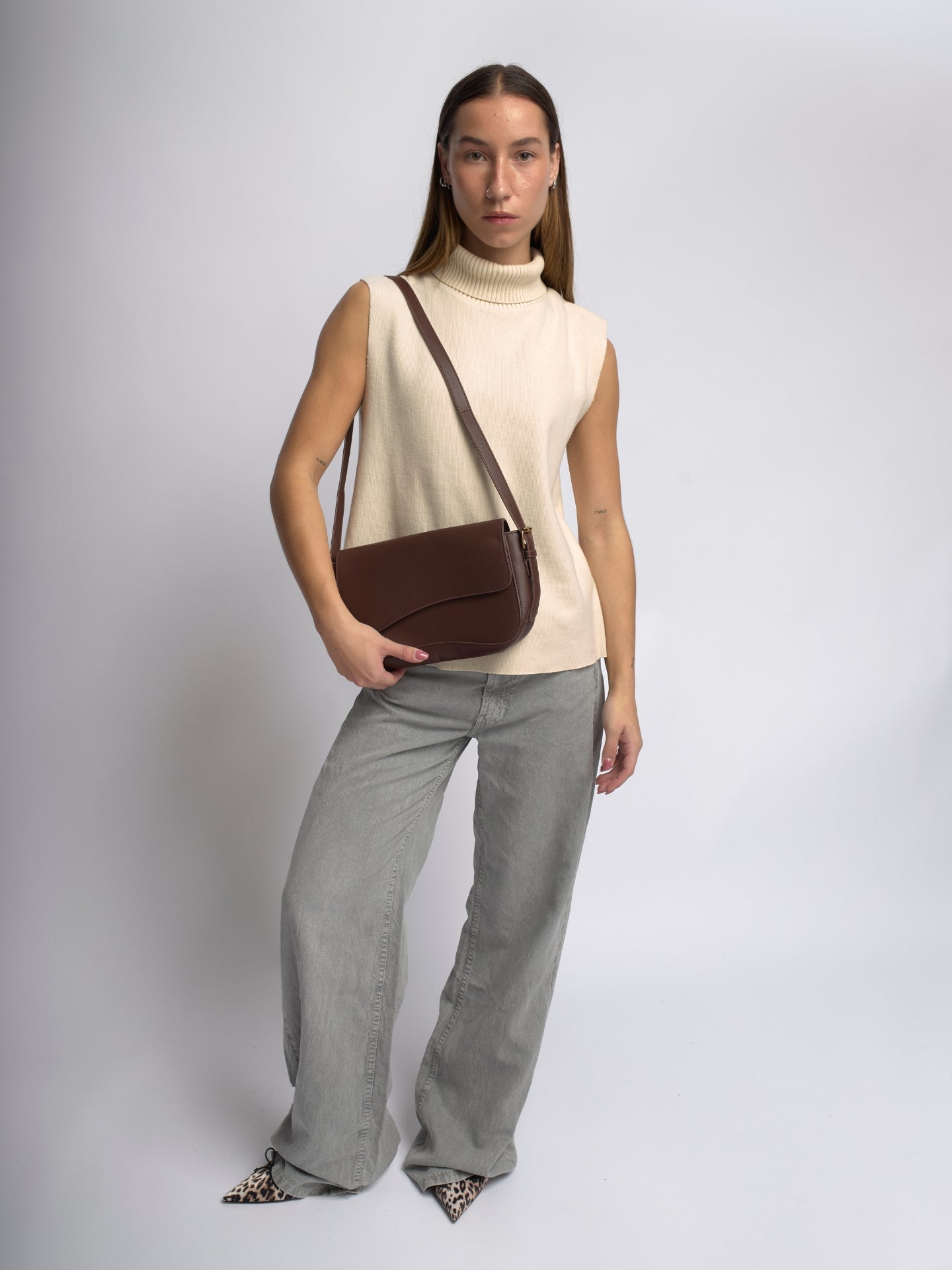 Saraya Crescent Veganes Leder Schultertasche