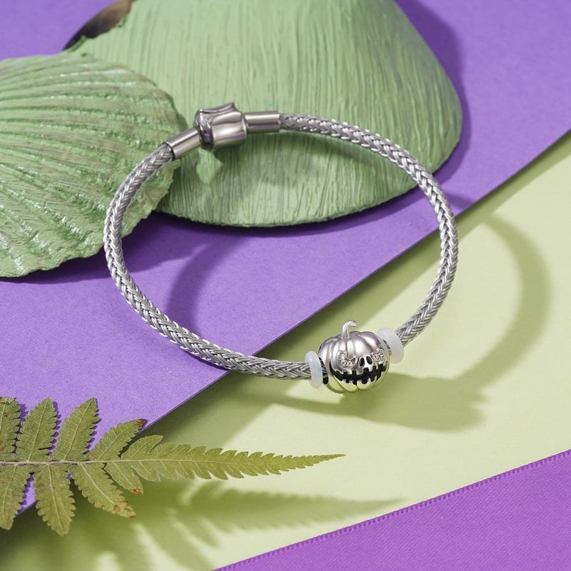 Elegantes graues Charm-Armband mit sicheren Stoppern