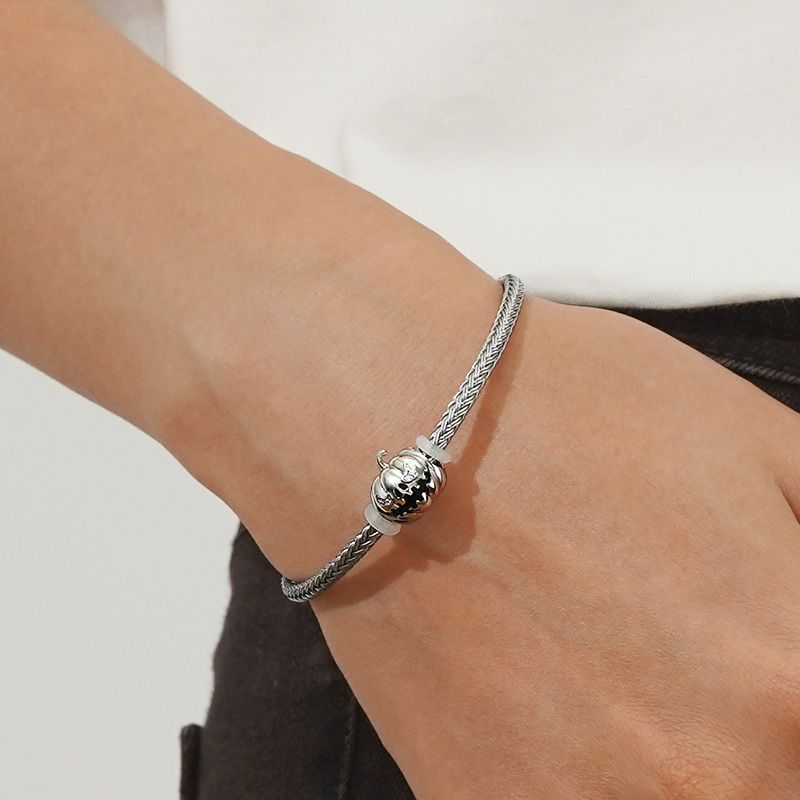 Elegantes graues Charm-Armband mit sicheren Stoppern