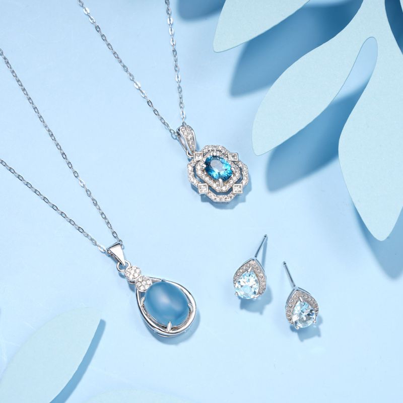 Ocean's Embrace Natural Aquamarine Pendant Necklace