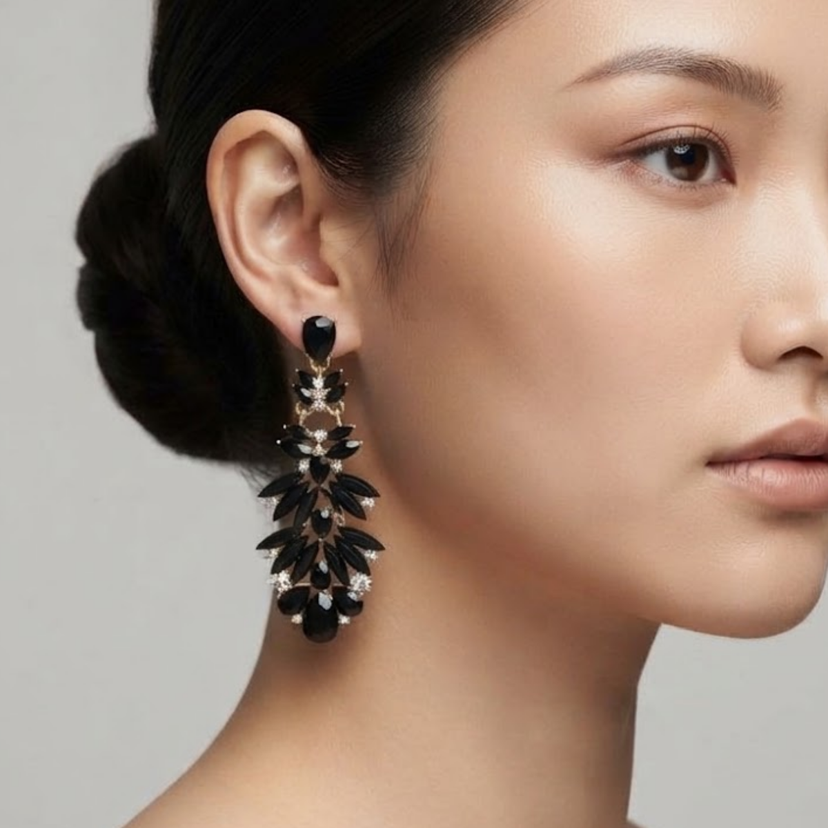 Raemielle Elegant Crystal Earrings