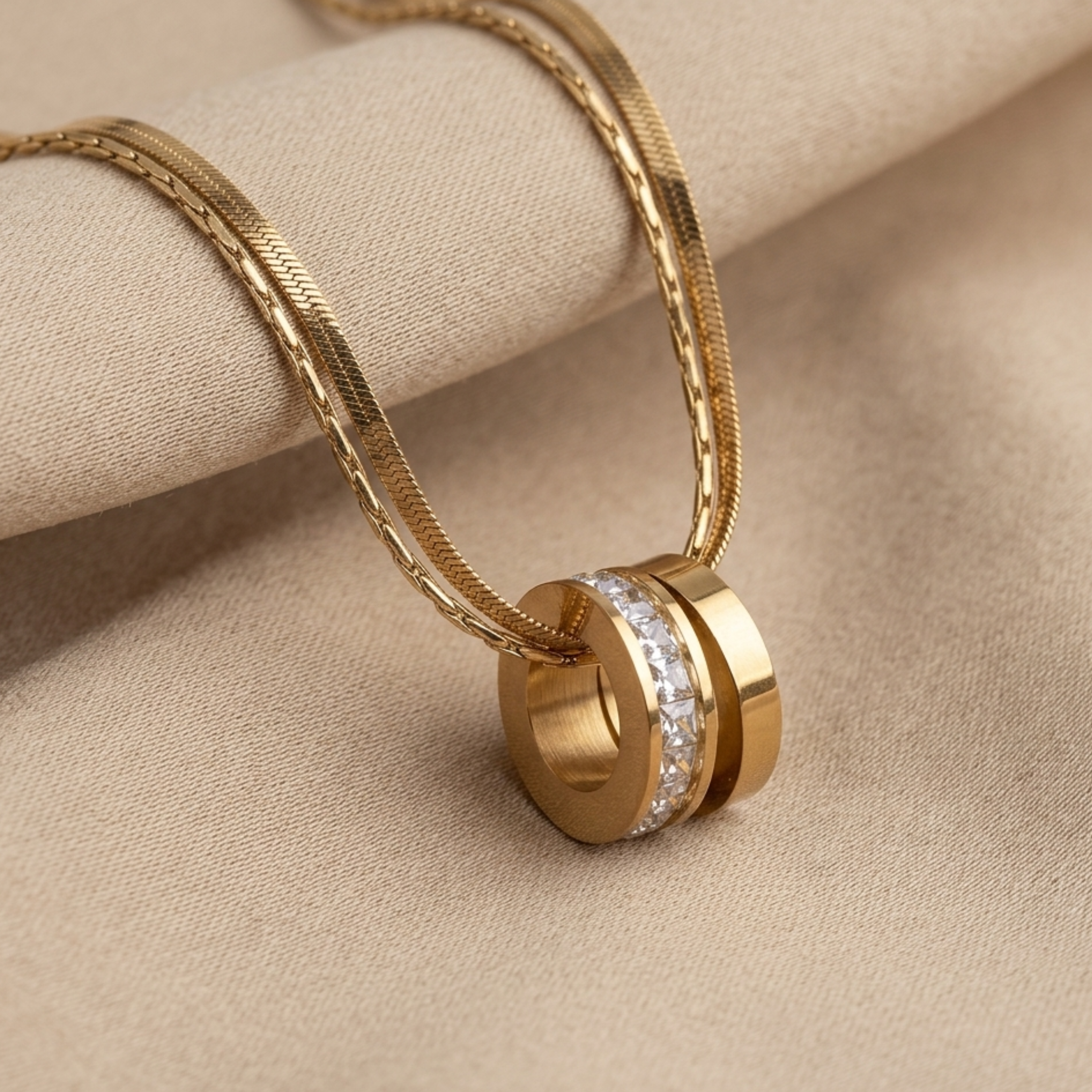 Virelle Schichtkette mit vergoldeten Ringen