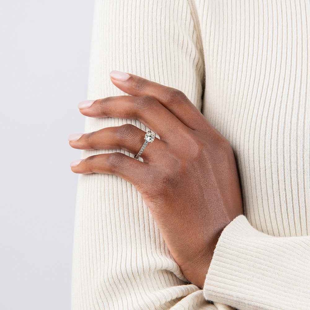 Exquisite Precious Metal Ring with Brilliant Center Stone