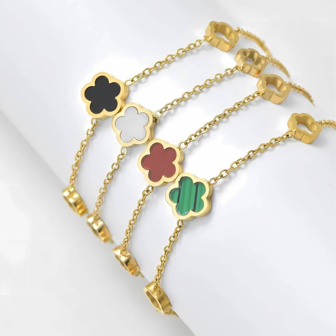 Goldplattierte Fünf-Klee-Anhänger-Armband – Eleganter Muschel- und Hohlcharme