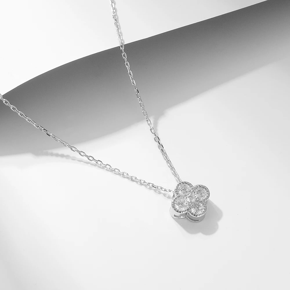 VIERBLÄTTRIGER KLEE DIAMANT PENDANT NECKLACE