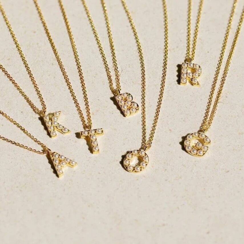 Personalisierte Perlen-Initialen-Halskette – Eleganter Schmuck für Frauen