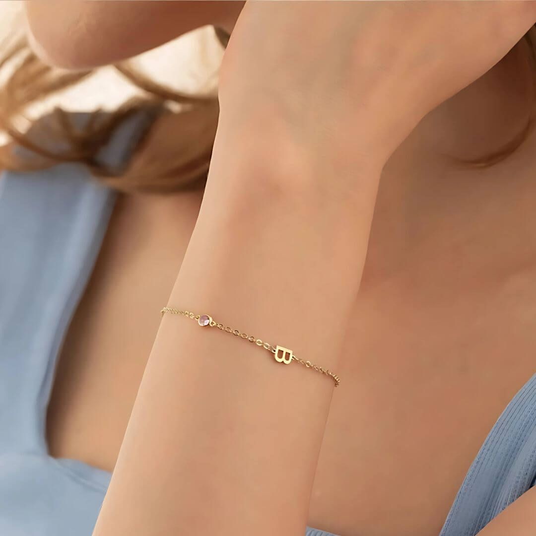 Personalisierte Geburtsstein-Initialen-Armband aus Gold- und Silberbeschichtung – Elegantes individuelles Schmuckgeschenk