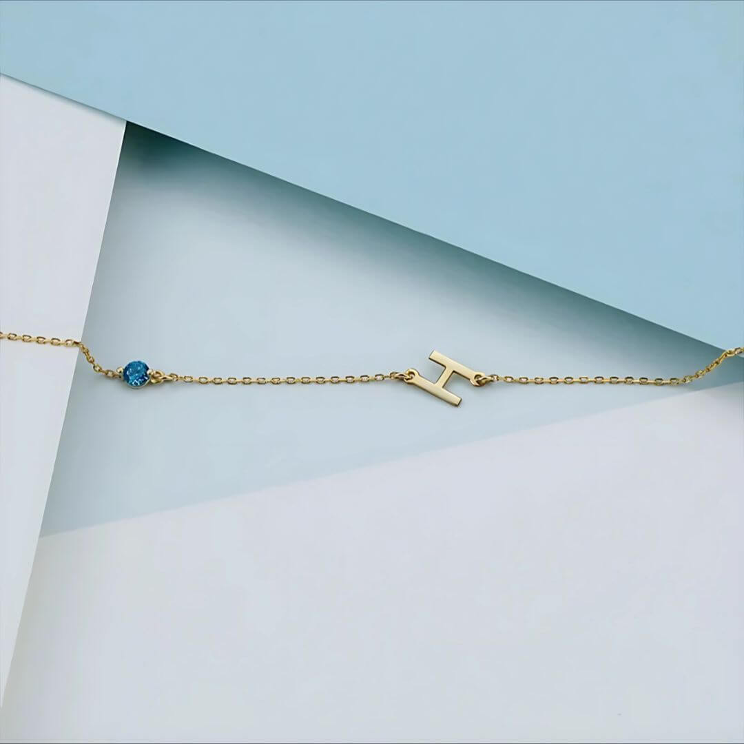 Personalisierte Geburtsstein-Initialen-Armband aus Gold- und Silberbeschichtung – Elegantes individuelles Schmuckgeschenk