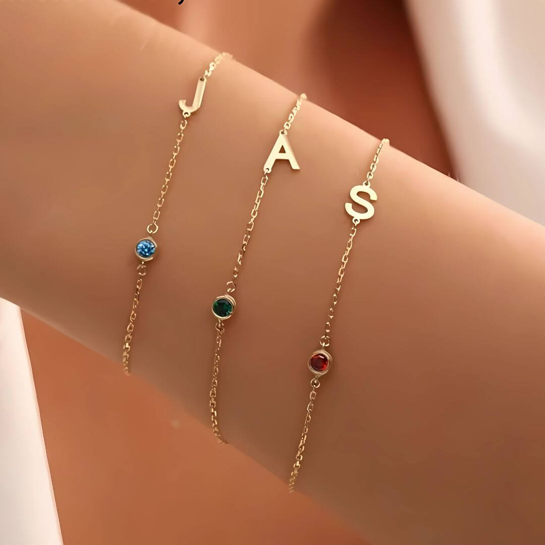 Personalisierte Geburtsstein-Initialen-Armband aus Gold- und Silberbeschichtung – Elegantes individuelles Schmuckgeschenk