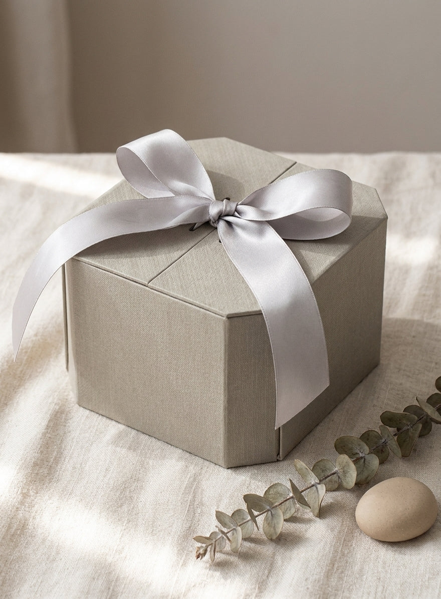Ariadné Premium Gift Box - Grey - props
