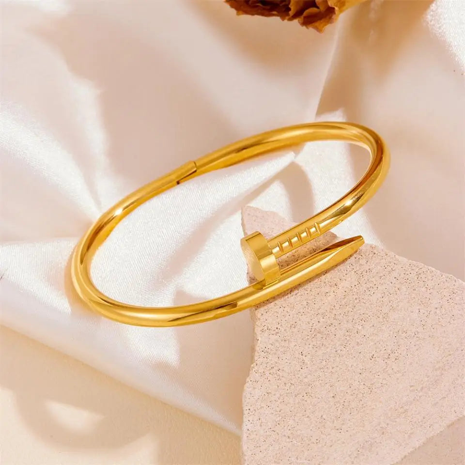 Strahlender Nagelstil, nicht verblassend und hochwertiges Armband