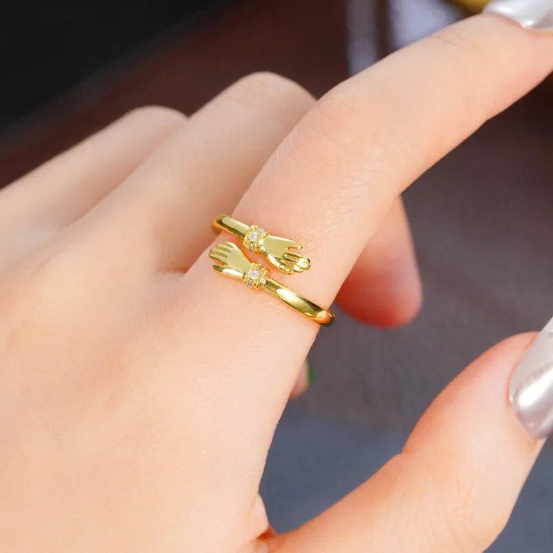 Personalisierter Diamant-Hand-Hug-Ring mit individueller Nachricht
