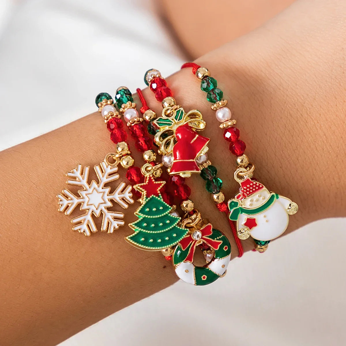 Niedliches mehrlagiges Weihnachtsarmband