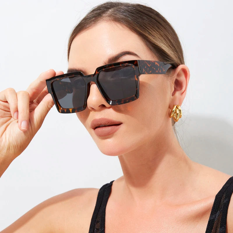 Ewige Eleganz Quadrat 70er-Jahre-inspirierte biobasierte Sonnenbrille