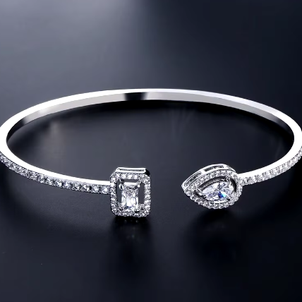 Elegant Gold-Plated Crystal Bangle – Sparkling Luxury for Every Occasion