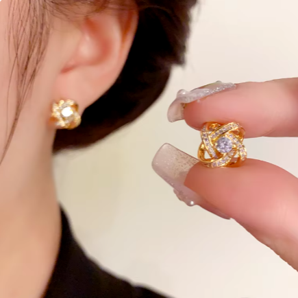Elegante Ariadne Kreuz Hohl Geometrische Stecker Ohrringe – Exquisite Schmuck für Hochzeiten & Partys