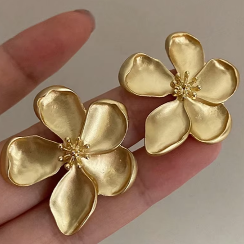 Elegante Metallblumen-Ohrringe für Frauen