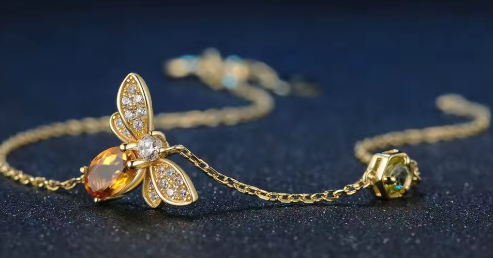 Goldene Honigbienen-Anhänger-Halskette