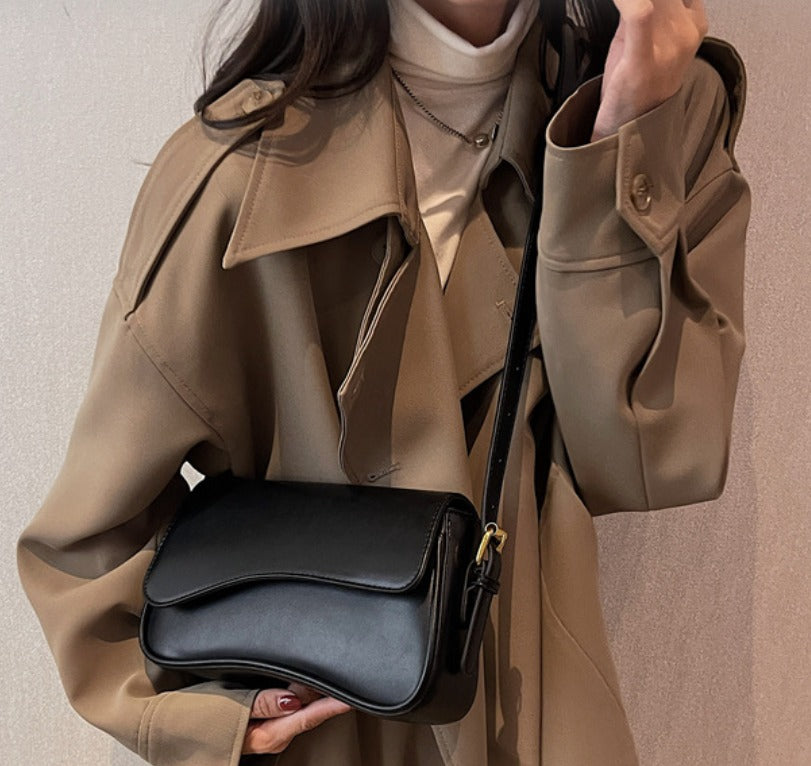 Saraya Crescent Veganes Leder Schultertasche