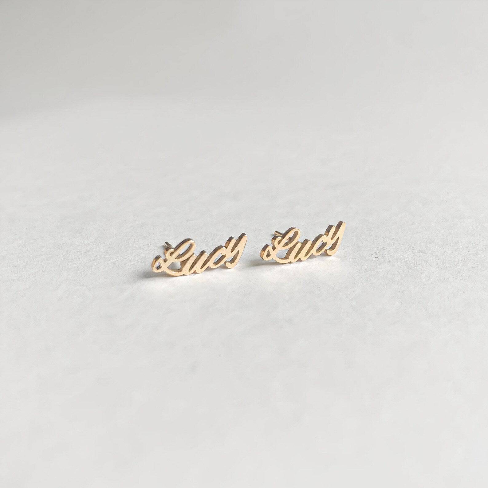 Personalisierte Signus Namensohrringe - Individuell handgeschriebene Gold- und Silberstecker