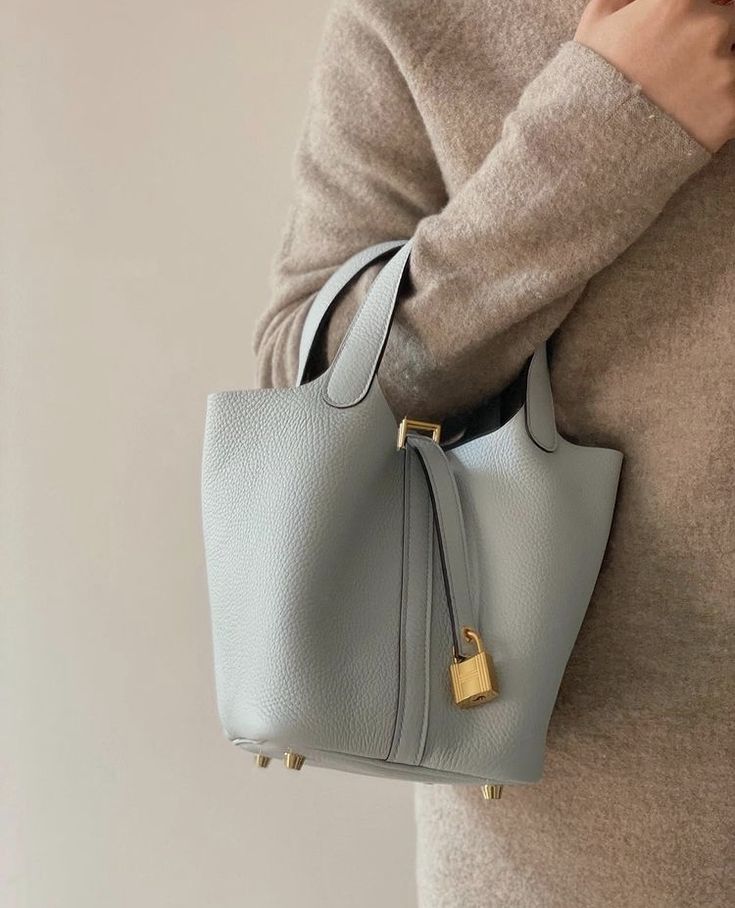 Beuteltasche aus veganem Leder