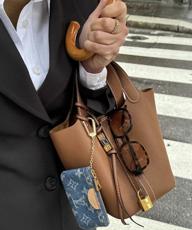 Beuteltasche aus veganem Leder