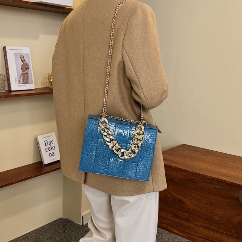 Elegant Crocodile Leather Crossbody Styled Bag – Stylish and Practical for Every Occasion
