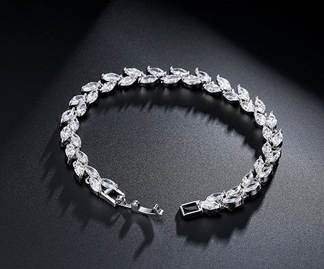 Crystal Leaf Bracelet - UnfoldSerenity