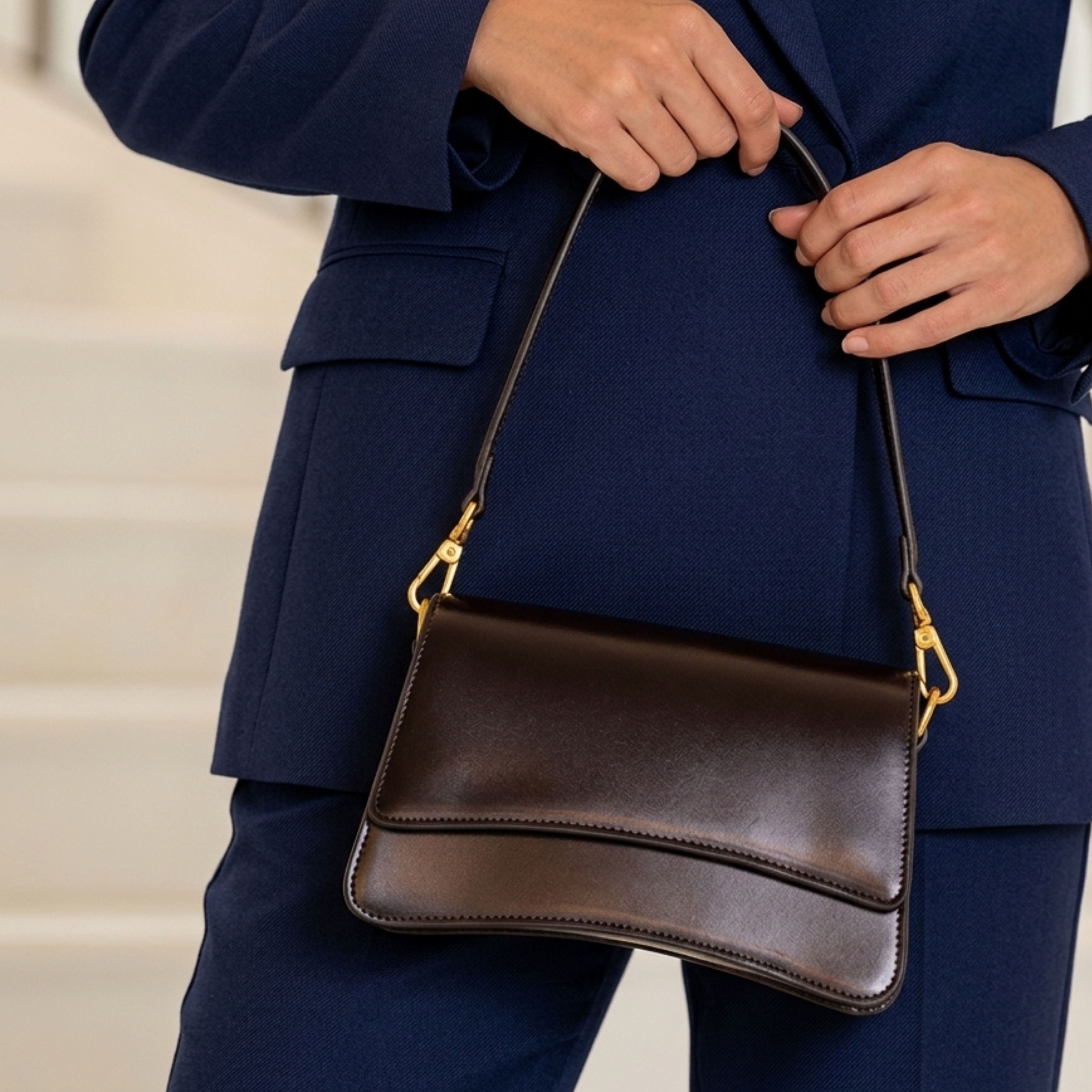 Kaie Schultertasche aus echtem Leder