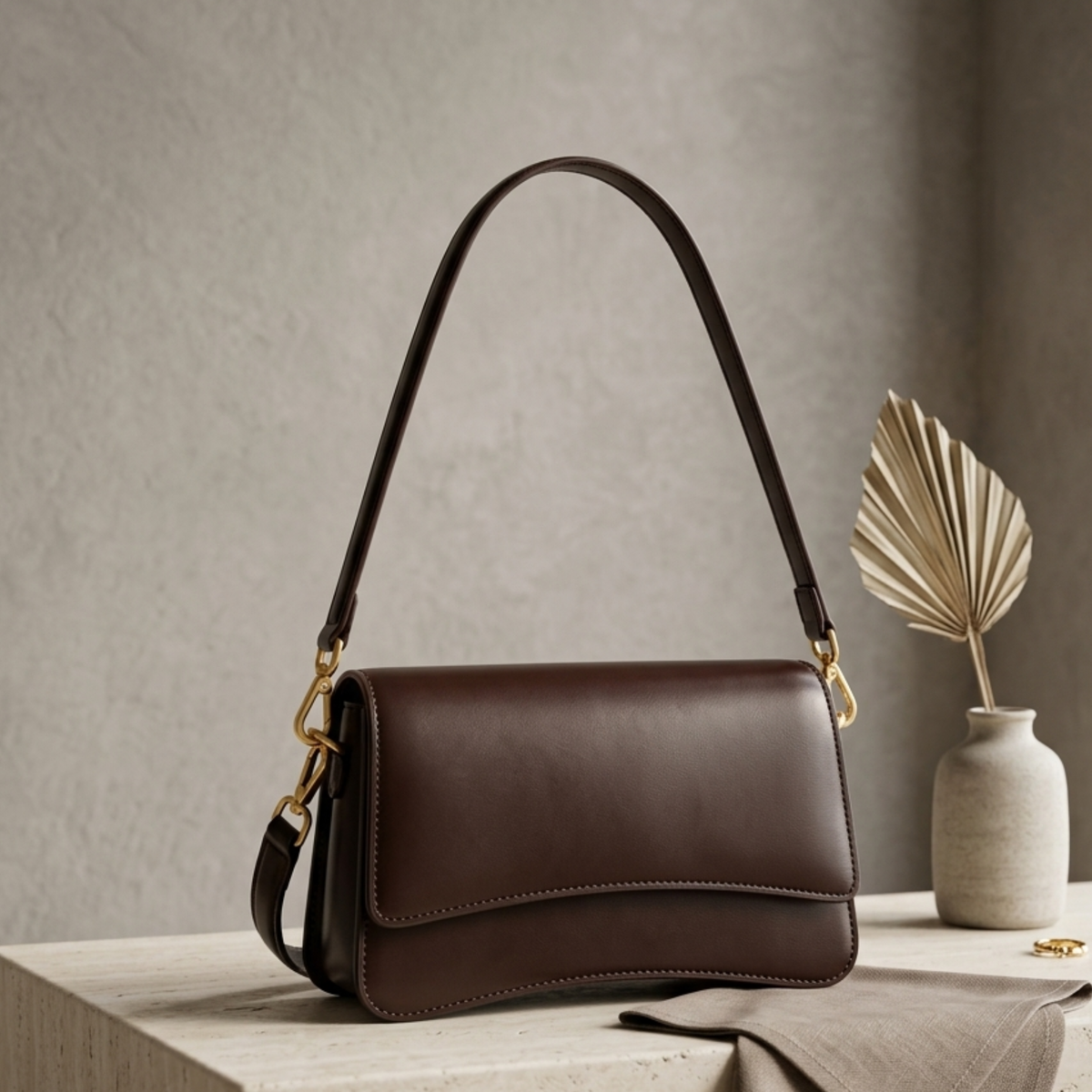 Kaie Schultertasche aus echtem Leder