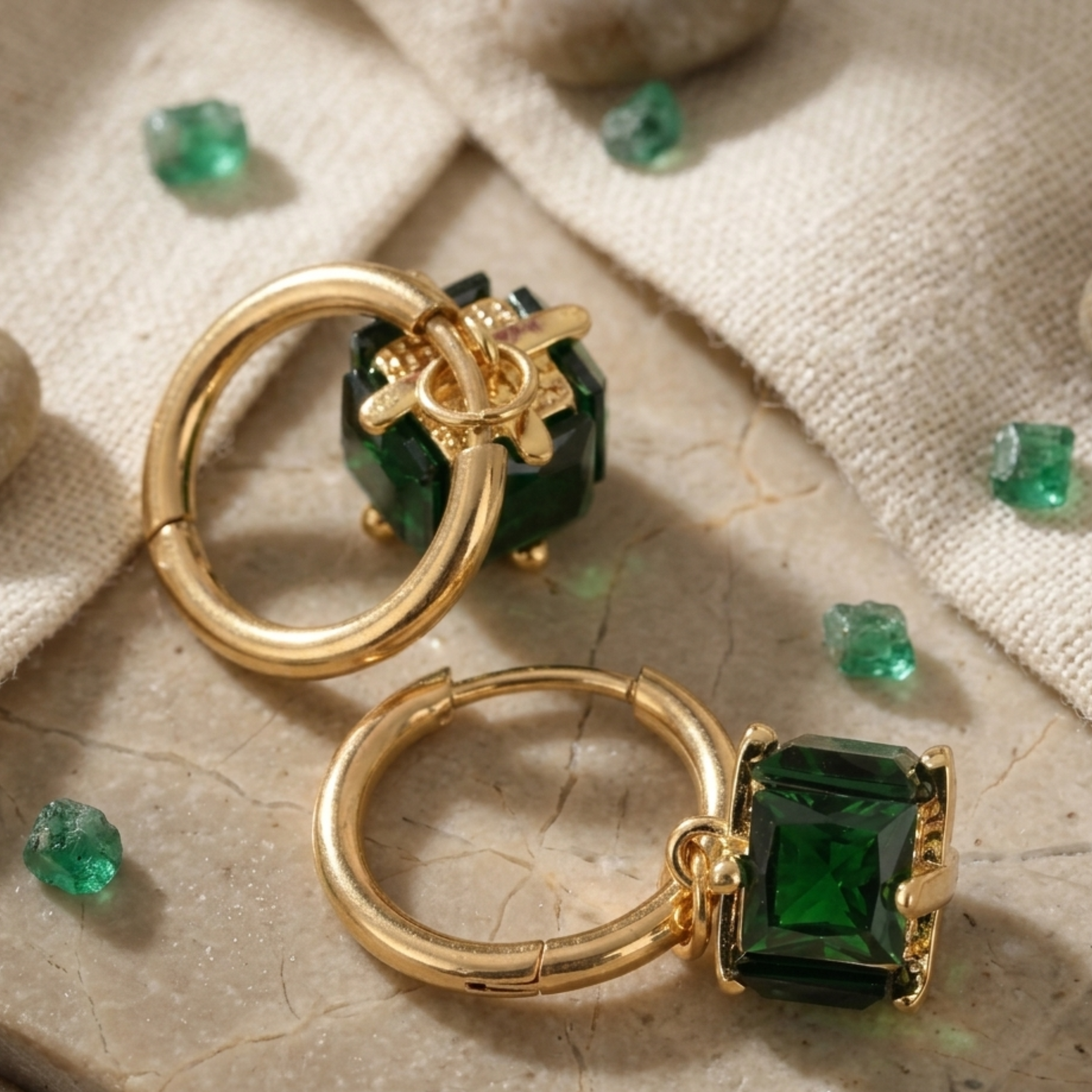 Ovelia Emerald Hängende Creolen