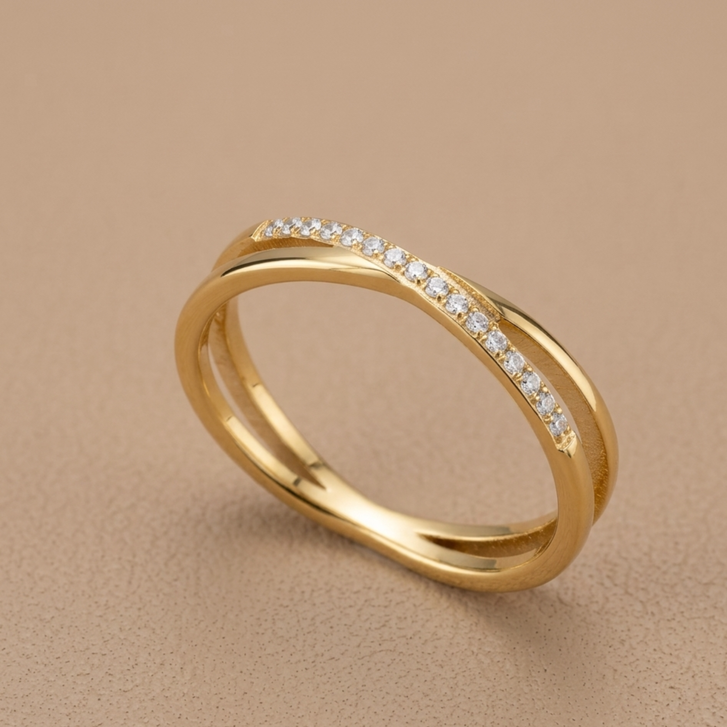 Clio Ring mit verflochtenem Stein