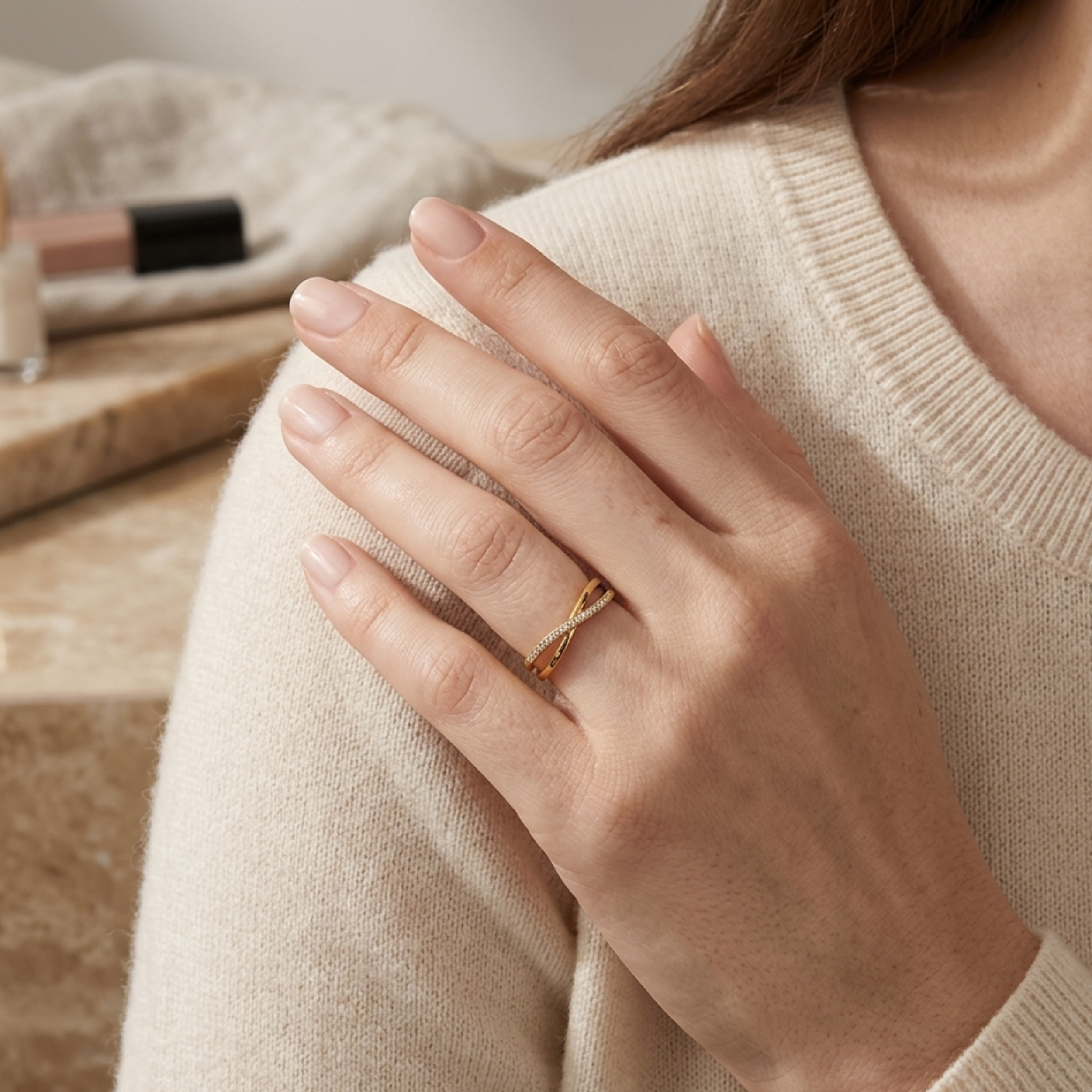 Clio Ring mit verflochtenem Stein