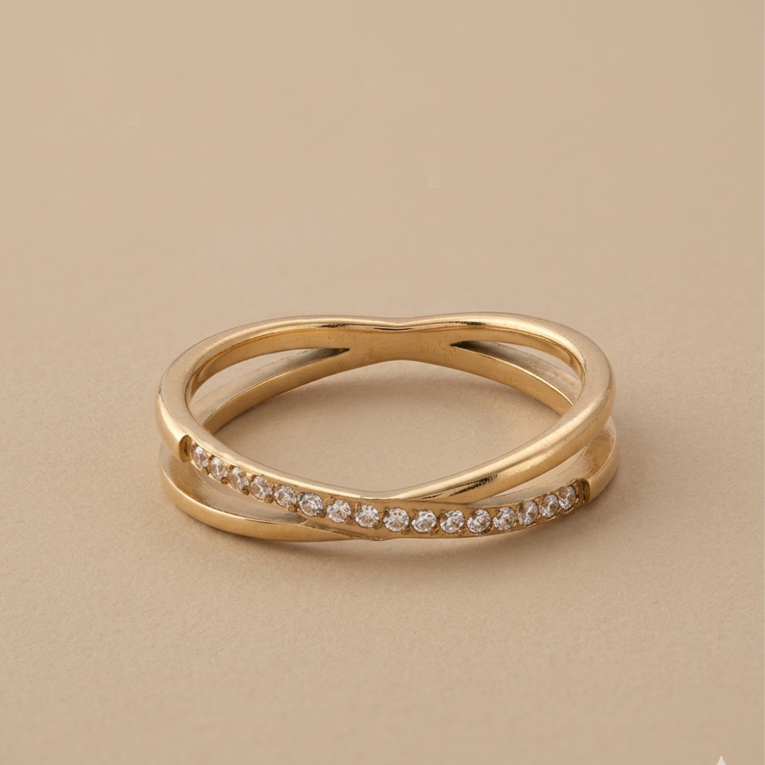 Clio Ring mit verflochtenem Stein