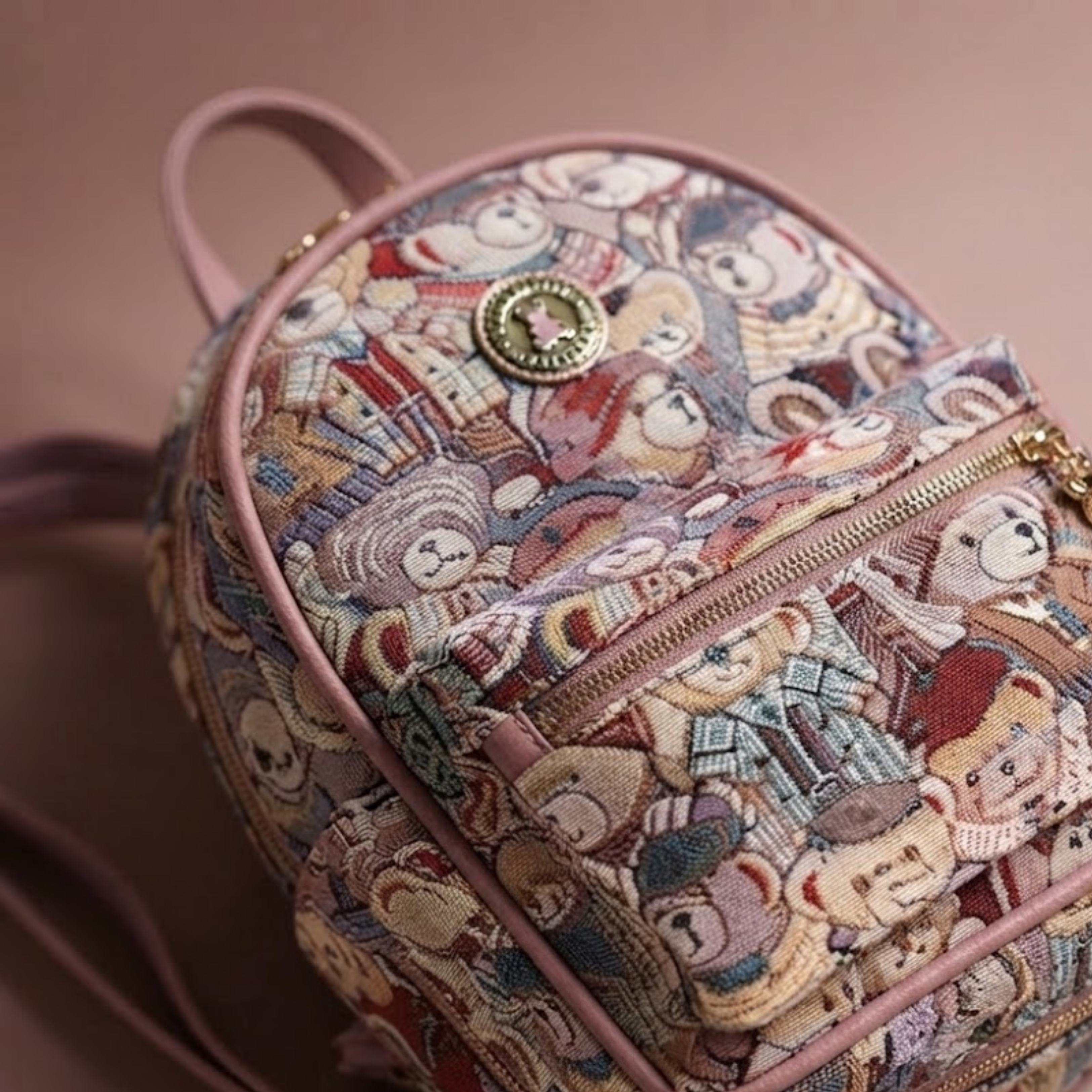 Amelia Rosalie Blush Schultertasche in Bärenform