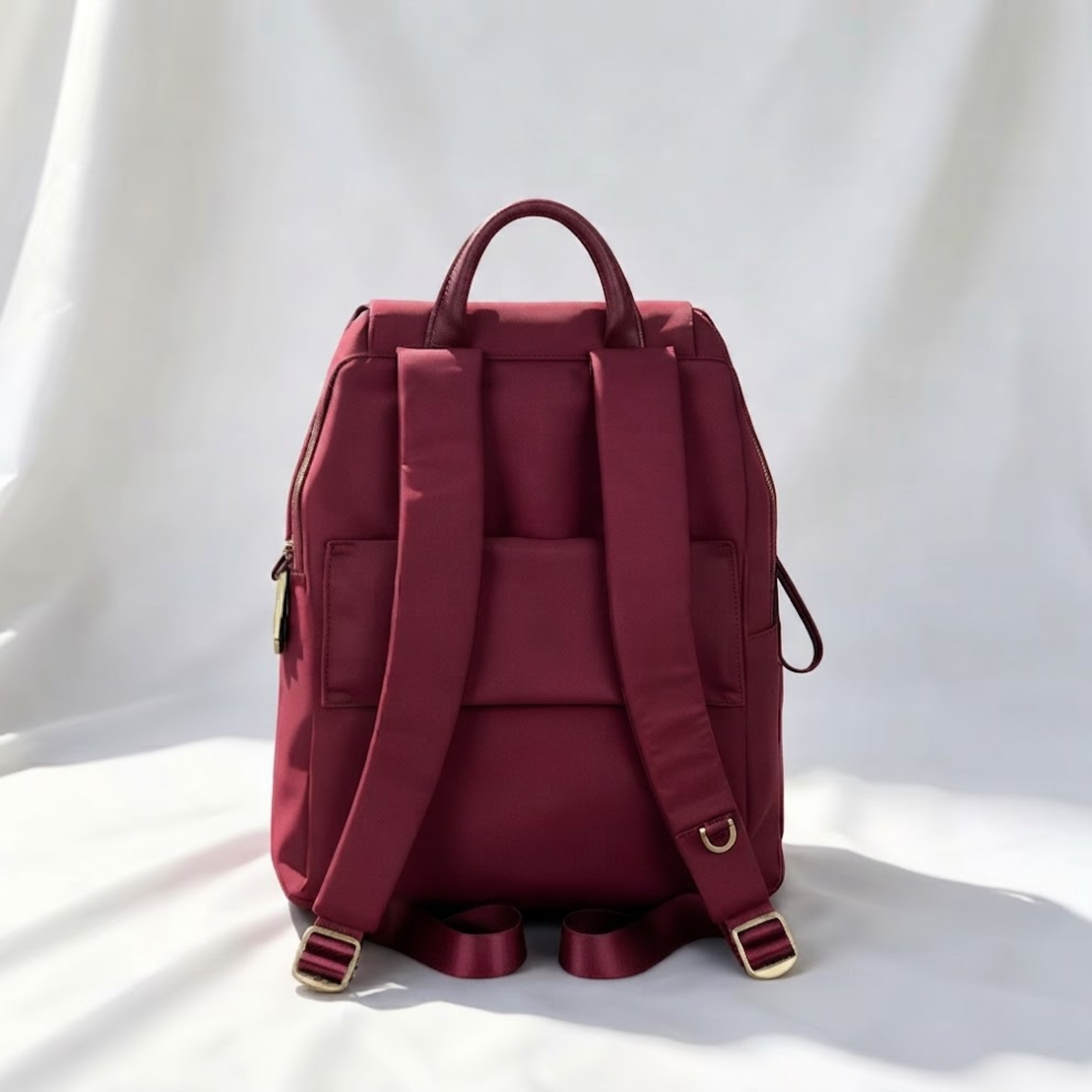 Karminroter Nylon-Rucksack mit Kordelzug