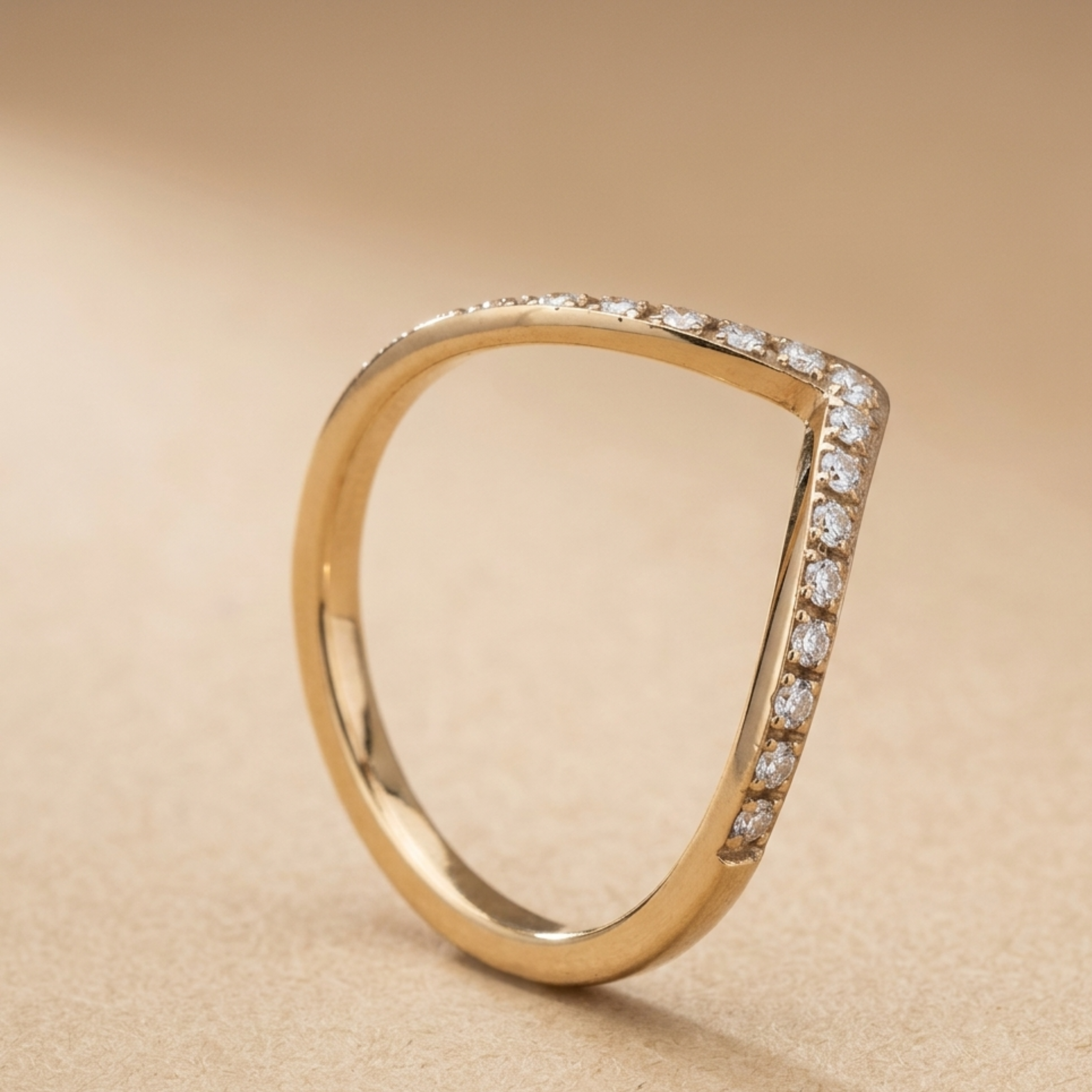 Dione Moderner Chevron-Ring