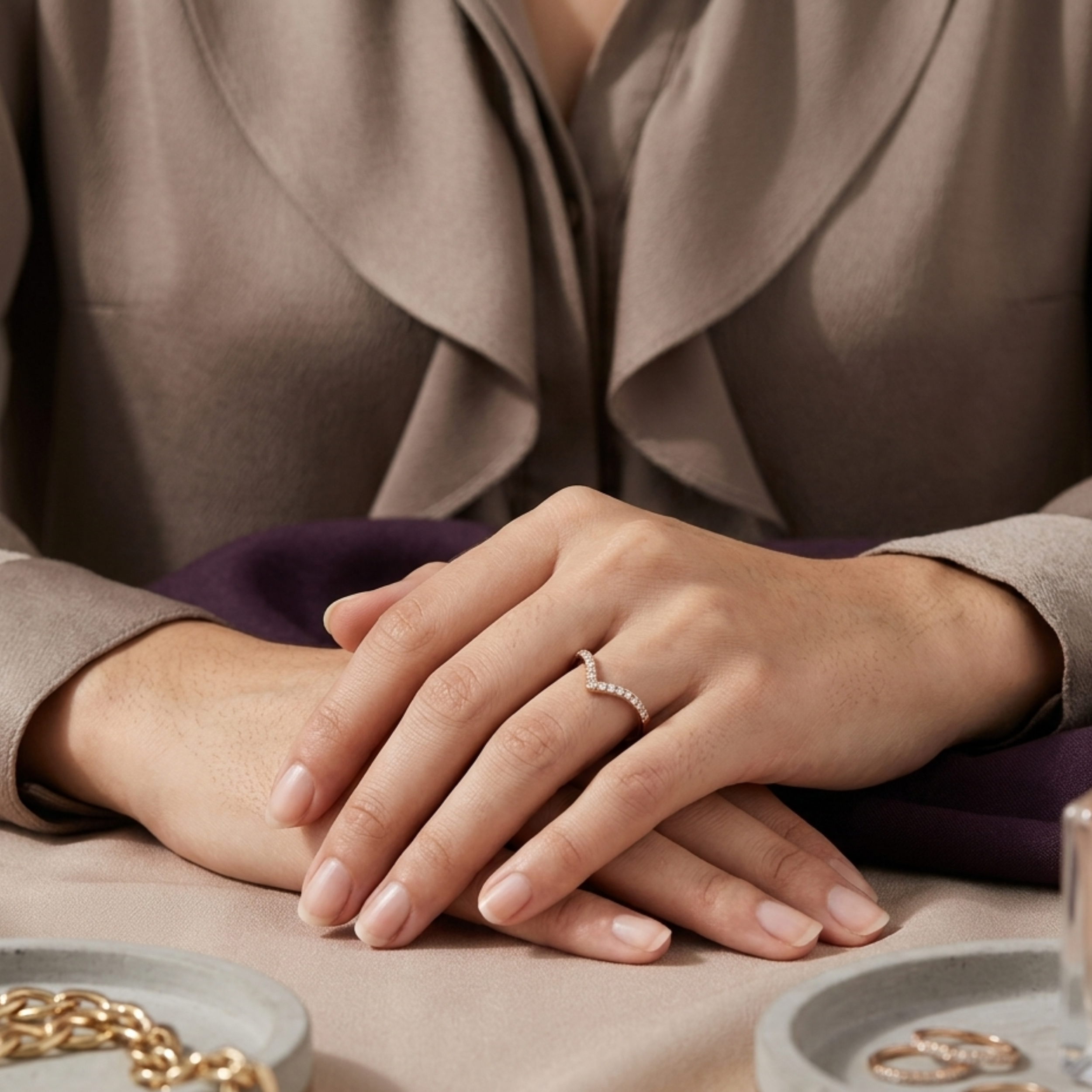 Dione Moderner Chevron-Ring