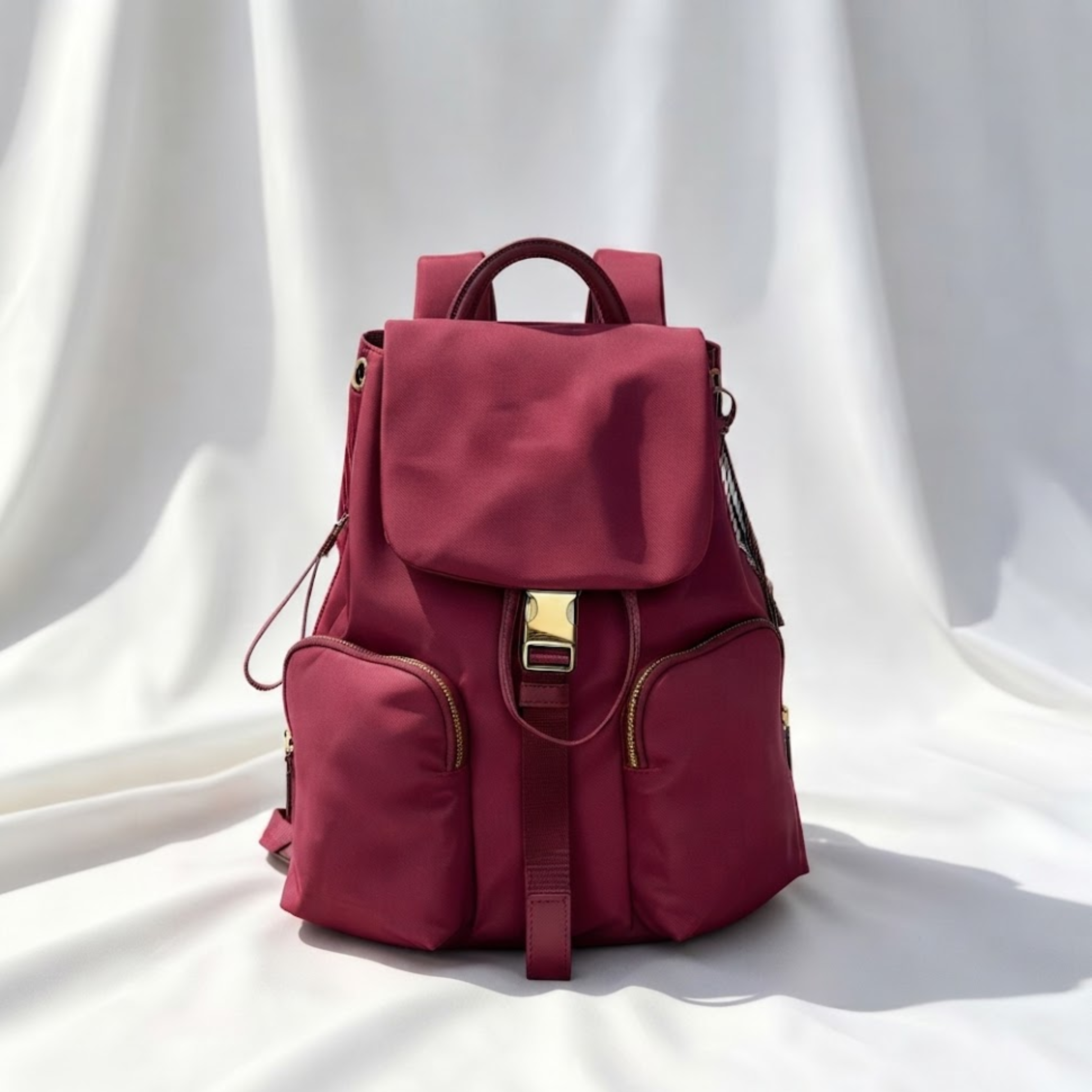 Karminroter Nylon-Rucksack mit Kordelzug