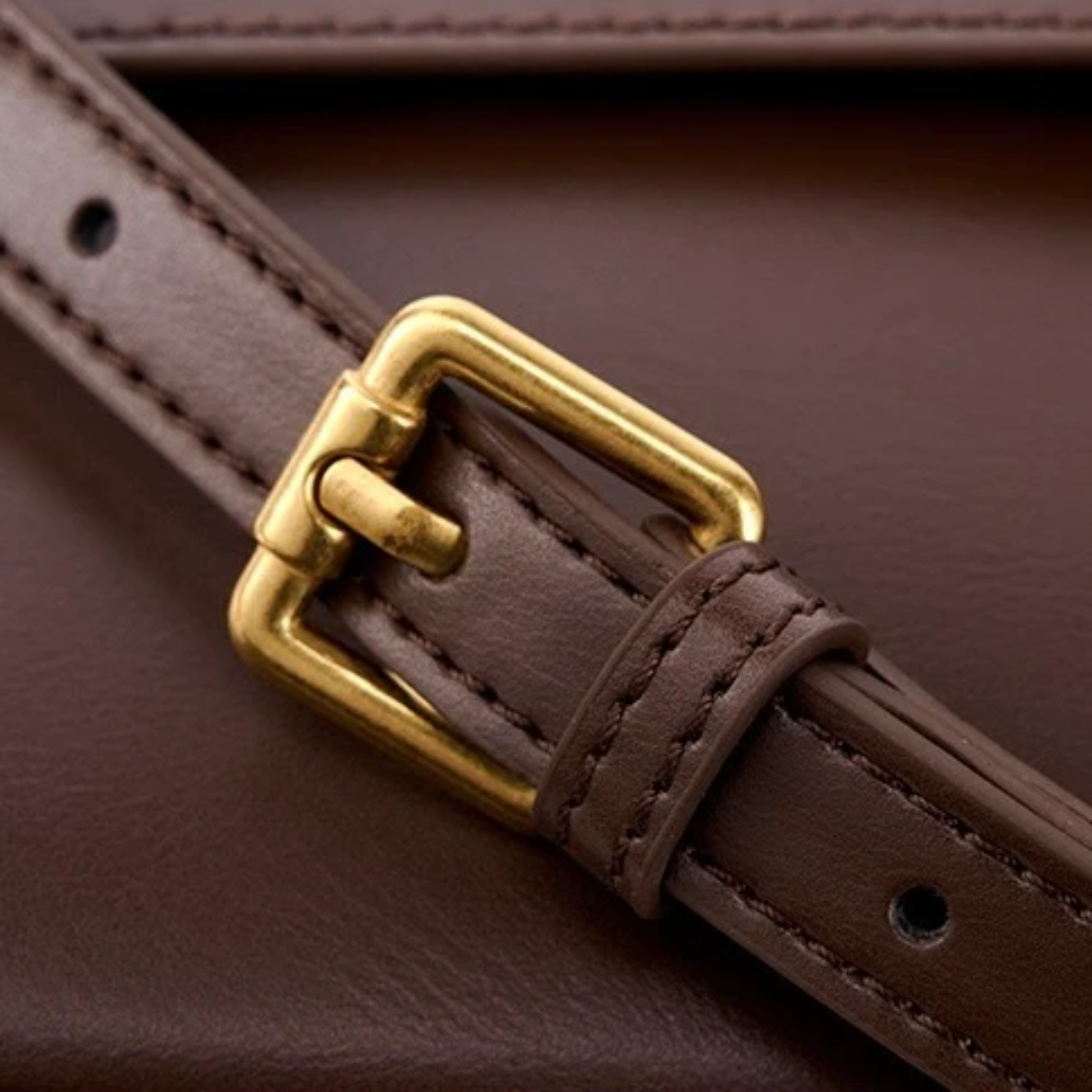 Violethé Schultertasche aus echtem Leder im Box-Design