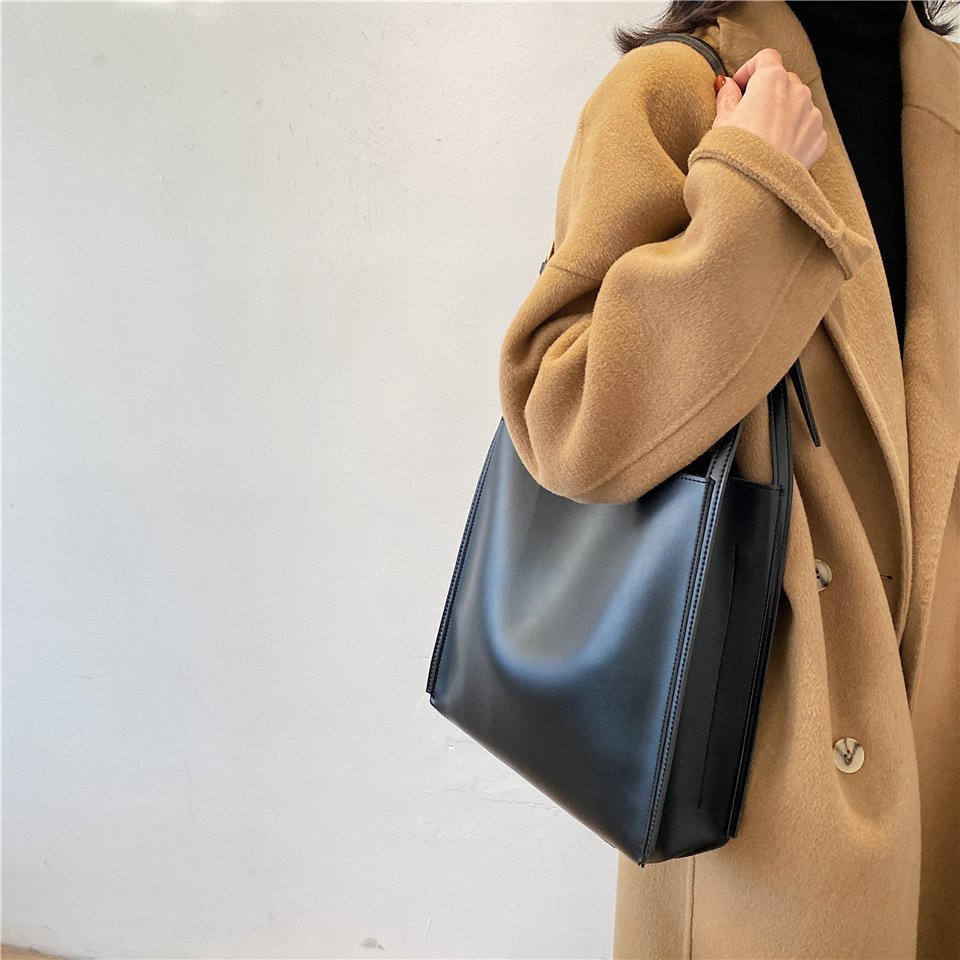 Alora Cuadrado Minimalist Crossbody Tote