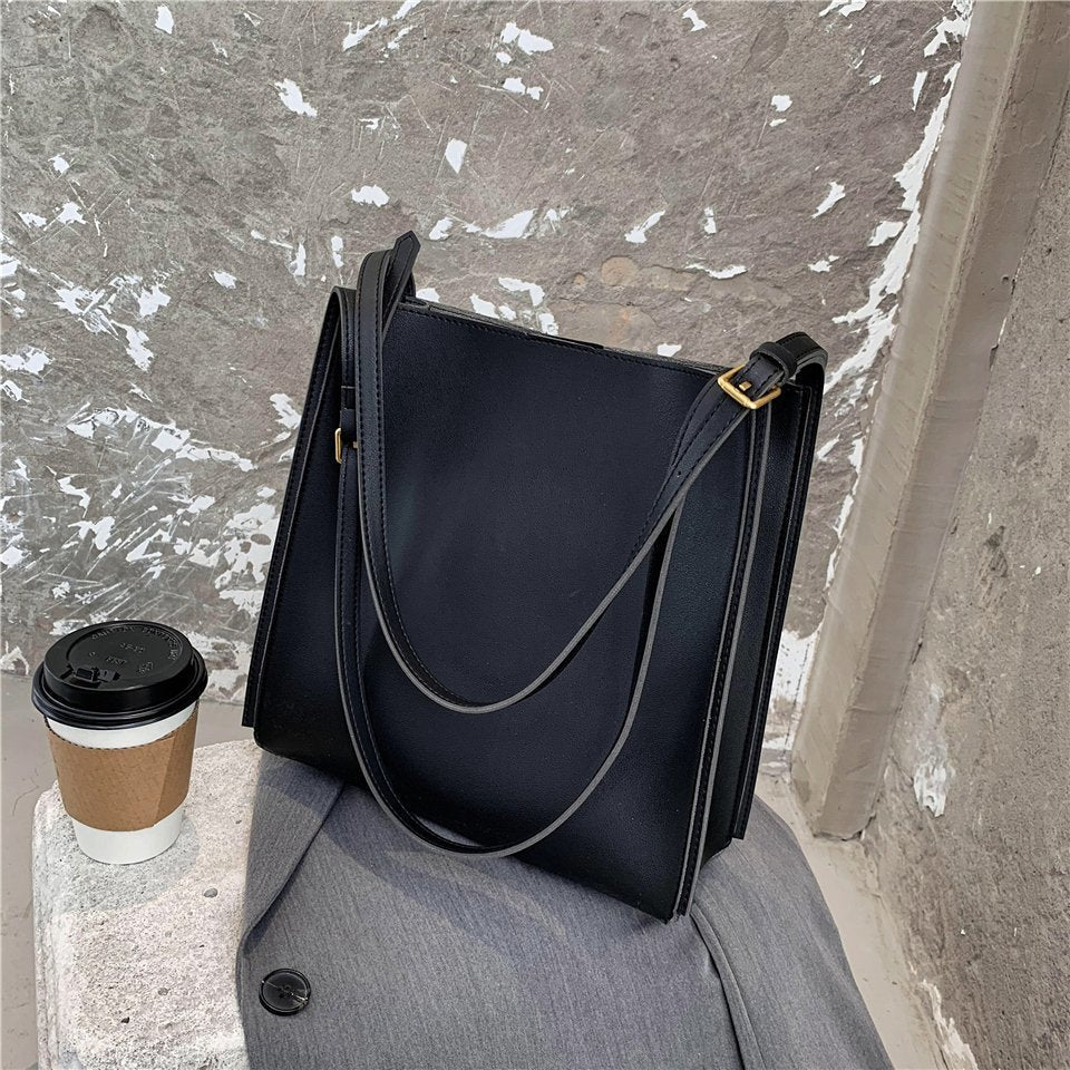 Alora Cuadrado Minimalist Crossbody Tote